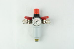 REGULATEUR 3/8 " inf + MANO + FILTRE + ROBINETS