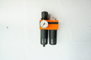FILTRE REGULATEUR + LUBRIFICATEUR 1/2"+MANOMETRE