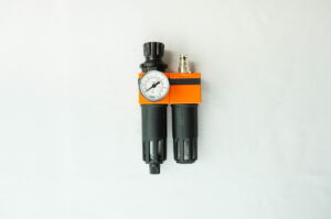 FILTRE REGULATEUR + LUBRIFICATEUR 1/4 " + MANOMETR