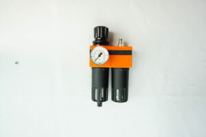 FILTRE REGULATEUR + LUBRIFICATEUR 1/2"+MANOMETRE