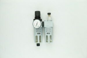 FILTRE REGULATEUR + LUBRIFICATEUR 1/4"+MANOMETRE